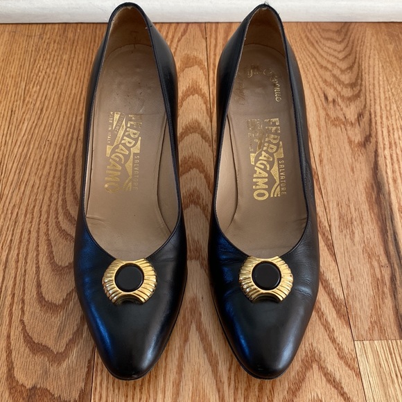 Salvatore Ferragamo ~ vintage saks fifth Ave sz 7 - black 2 inch heel - Picture 3 of 7